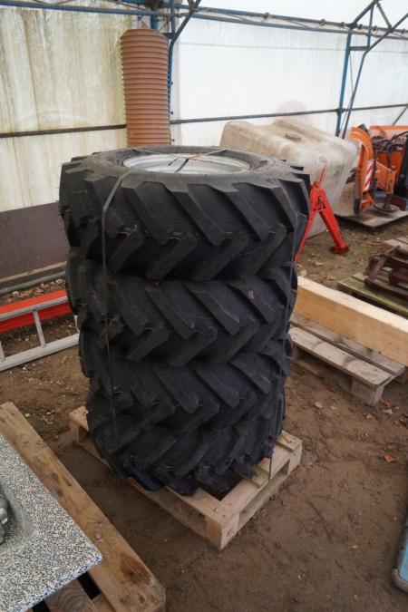 4 pcs new tires with wheels fit giant.