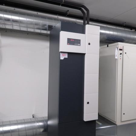 STULZ Comptrol 1002 60x60x225 cm. Refrigeration equipment used for cooling in the server room, built-in evaporator and condenser - by dismantling used house technician, KJ Auction contains it - running and stand as they were set up yesterday!