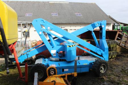Crew lift electric hydraulic needs new battery. Upright fp 37 year 1997 max height of 11 meters.