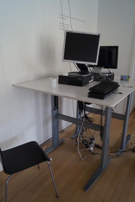 El hævesænkebord 120x80 cm + computer og skærm 