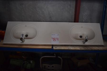Double sink m. Fixtures L 200 cm. Have injuring trailing edge