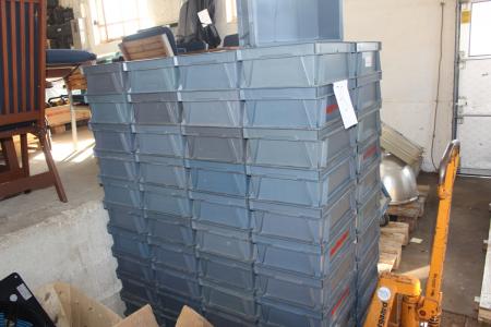 Pallet with 8 pcs. plastic boxes 40 x 30 x 15 cm
