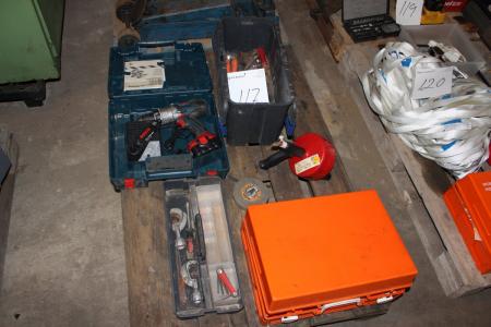 Aku skruemaskine Bosch 14,4 V + værktøjskasse + førstehjælpskasse med indhold
