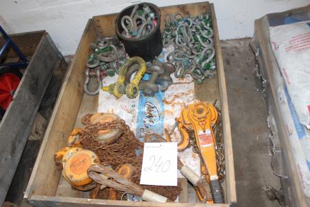 Pallet with various hoists, chain hoists (need a loving hand) + shackles