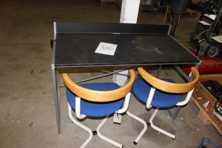 Tisch mit 2 Stühlen
