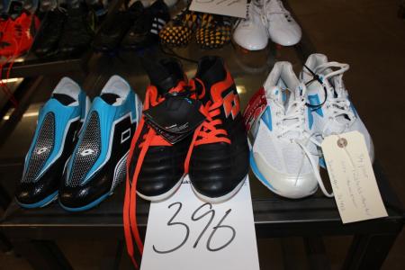 2 pairs of soccer shoes size. 7.5 + 11 + 1pair rubber shoes size. 6