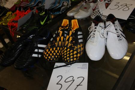 3 pairs of soccer shoes size. 7.5