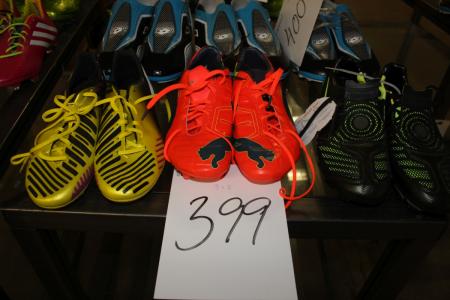 3 pairs of soccer shoes str. 8