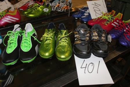 2 pairs of soccer shoes str. 8 + 10 + 1 pair of rubber shoes Str. 38