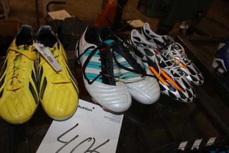 2 pairs of soccer shoes size. 7.5 + 1 pair size. 8