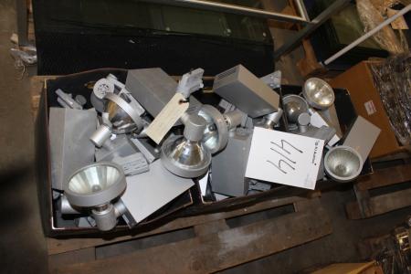 3 boxes of spot lamps marked. Global 250 V