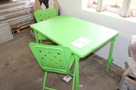 New green plastic garden table with 2 pcs. folding chairs ID no. ZAC (crack in the table top)