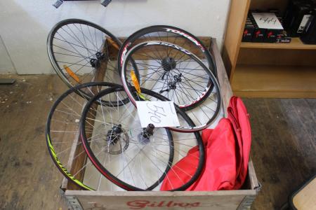5 pcs used bicycle wheels + 2 fælgposer