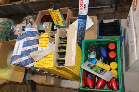 Pallet with various auto accessories wipers + safety vests + jumper cables + ice scrapers etc.