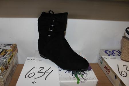 Women boots marked. Lisa size 41-W