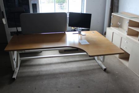 Manual lifting / lowering desk 190 x 120 cm + PC Monitor Dell + lamp + screen wall mounted table + whiteboard with two defective corner fittings