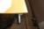 El hæve/sænke skrivebord 180 x 120 cm med bue mrk Kinnarps + 2 skuffesektioner med 2 skuffer + skab uden nøgler 