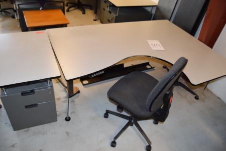 Hæve/sænkebord med sidebord/skuffer, kontorstol 