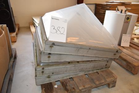 4 pcs. skylights Kubler 84 x 84 cm, one of which is defective