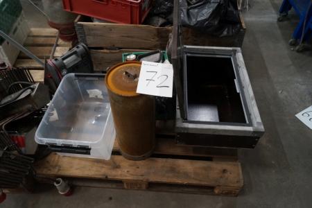 Pallet with toolbox for car booster and so on.