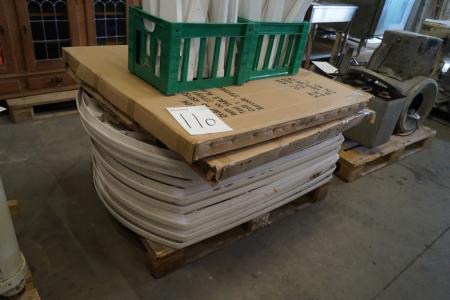 Pallet with garden tables white plast.10 paragraph.