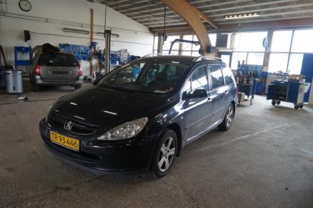 Peugeot 307 Air Van 2.0 HDI, gross vehicle weight (kg) 2075, Reg TR93446 Starts and running. Re-registered by the pick-up. Hours, 217.032.