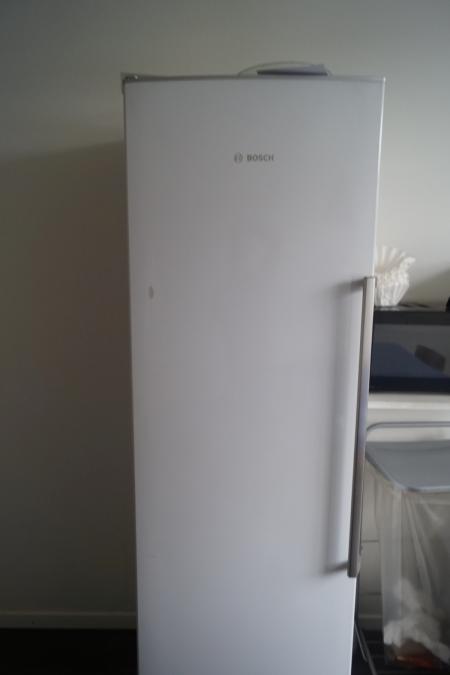Kühlschrank markiert Bosch.