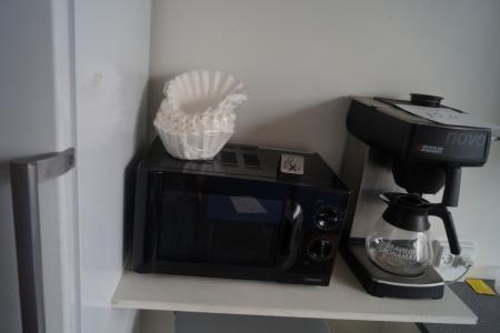 Mikroovn Melissa, kaffemaskine Bonomat + kasse med ekstra kander.