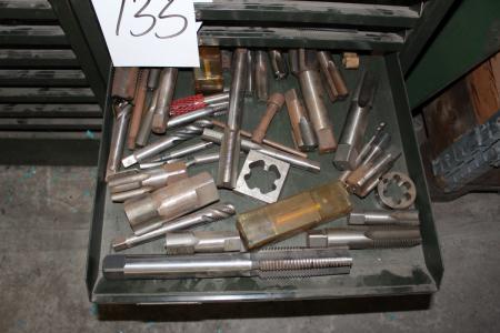 Contents in 1 drawer of various cutters and threading tools