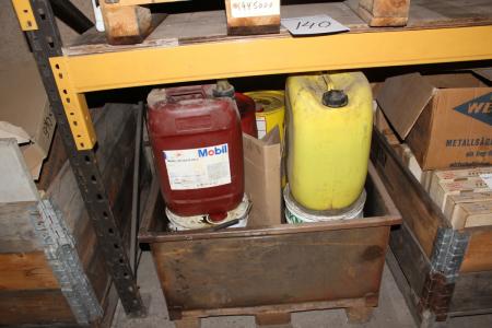 3 pallets with various oil products, cleaners, paint, etc. Everything must accompany