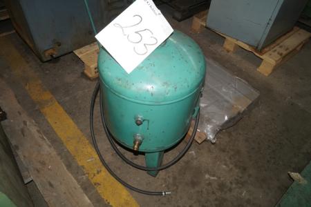 Pressure tank / container