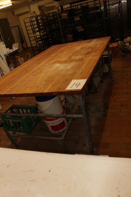 Baker table. 138x250 cm.