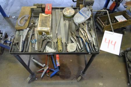 Rullebord med div. værktøjer