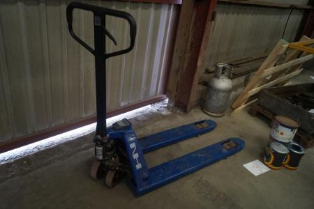 Pallet lifts mark HN with digital weight.