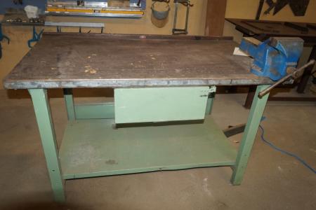 File bench with screwdriver and drawer. 150x80 cm.