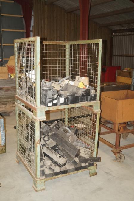 2 pieces of transport cages with various parts for trucks