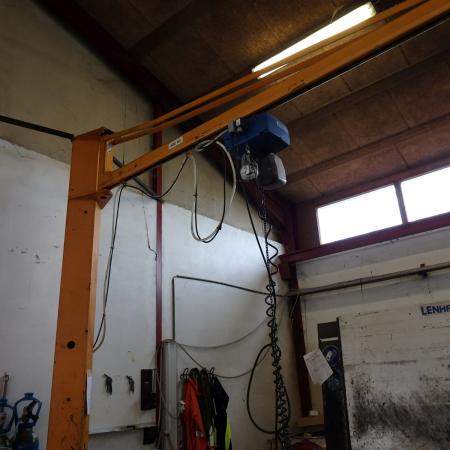 Swing crane with lifting hood ABUS 500 kg See photo for removal
