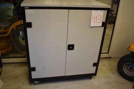 Rack Cabinet m. Eingebaute 220V