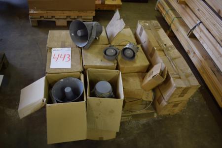 Pallet with 20 pcs. speakers in different sizes.