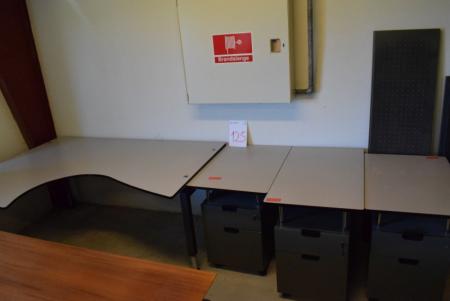 Desk with 3 pieces. page tables / drawers