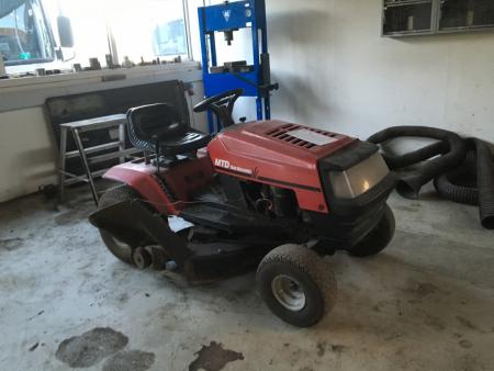 MTD yard machine lawn mower in good condition tested.