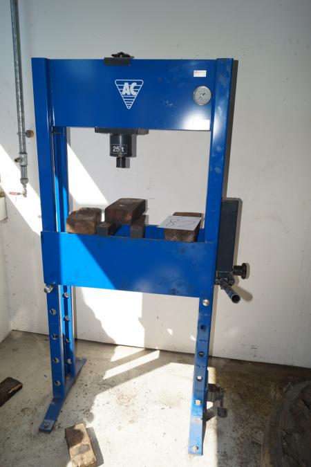 Ac Hydraulic press 25 tons vintage 2012 type PJ25H