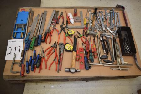 Palle m. div. Værktøjer, file, tænger, hammer skruestænger m.m.