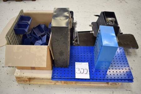 4 stk. værkstedstavler, sortimentskasser med indhold, kasse med plastkasser m.m.