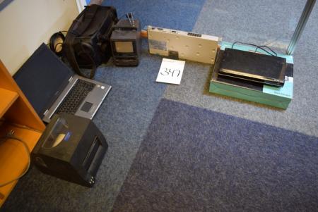 Bærbar PC, labelprinter, mini tv, DVD m.m.