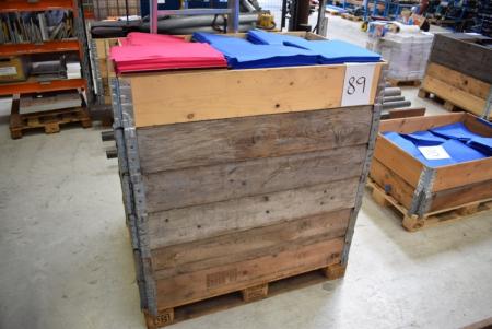 Pallet with mats for indoor use, coboltblå + cherise colored
