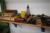 Værktøjsfræser, mrk. Induma med krydsbor og styrring, mrk. Visulesta II, inkl. skab og bord med indhold