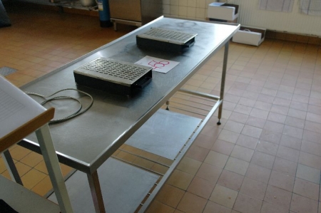 Rustfri aflægningsbord B: 620 mm L: 1600 mm + 2 stk varmeplader 