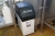 Hætteopvaskemaskine Hobart Inkl Alpha afkalkningssystem + aflægningsbord rustfri med hylder + sidebord med vask og afskyldningsamatur + rullevogn med div bakker 
