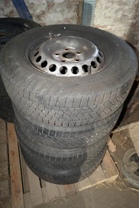 Winter tires fit on Wv Caravan. 215 / 65R16